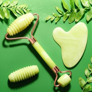 China Experience the Benefits of Jade Roller Gua Sha Set for Full Body and Facial Massage on sale
