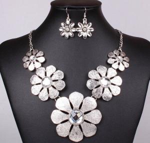 China European and American Fan exaggerated necklace cross necklace antique silver petals on sale