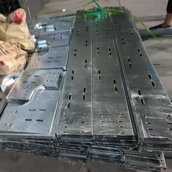 Silver Hot Dipped Cable Tray Galvanized With Medium Duty Load Capacity And High Corrosion Resistance