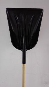China plastic snow shovels wooden handle on sale