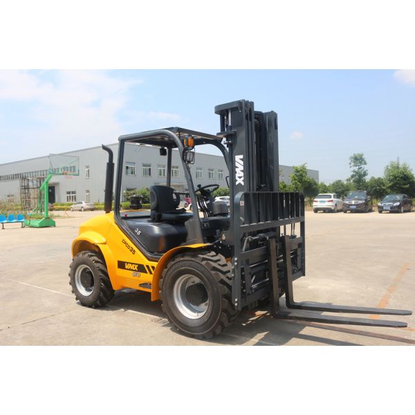 3.5 Ton 2WD Compact All Terrain Forklift Yanmar 4TNE98(EUIII) Japanese Engine