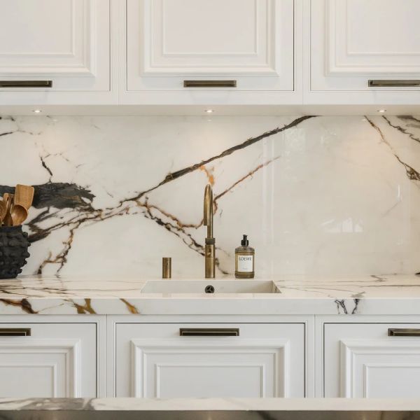 Custom North American Kitchen Furniture Classic Flat Pack Glossy Solid Wood Modern Kitchen Cabinet Set