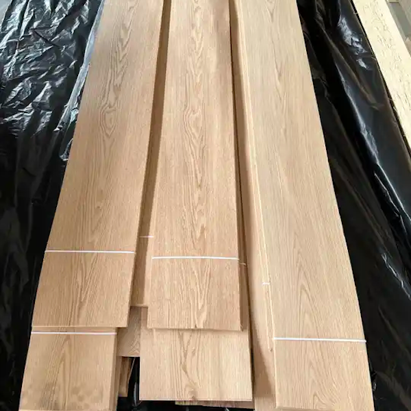 FSC Red Oak Veneer Sheets 0.45mm Phenolic Glue Wood Wall Panels