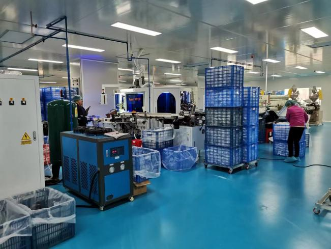 Customized Skincare Tube Packaging PE / ABL Empty Plastic Lotion Tubes With Glossy Flip Top Caps