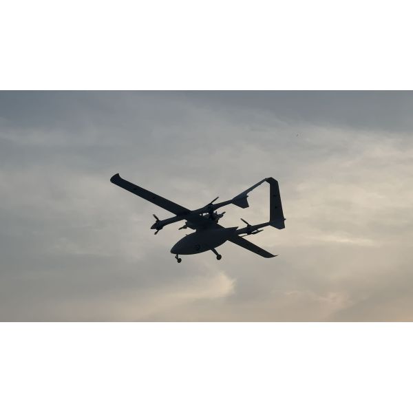 White Vtol Fixed Wing Drone High Efficiency Aerodynamic Air Resistant VTOL Drones