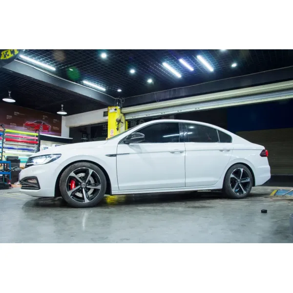 Front Big Brake Kit 4 Piston Caliper with 330x28mm BBK rotor auto brake system For Volkswagen Bora 17 Inch car rim