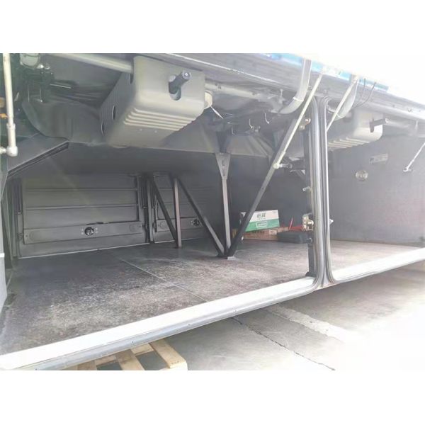 Euro 5 Used Coach Bus 46 Seats Manual Transmission 2nd Hand Coaches with 2 Doors