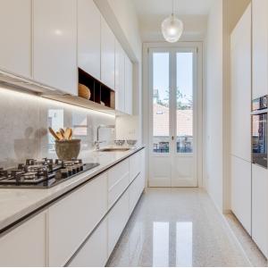 Modern Matte White Wooden PVC Kitchen Cabinets With Sink