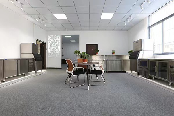 Hot Sale Spray-on Cylinder Automatic Ice Machine Factory 25 kg Per Day Stainless Steel Ice Maker for Cafe bar Restaurant