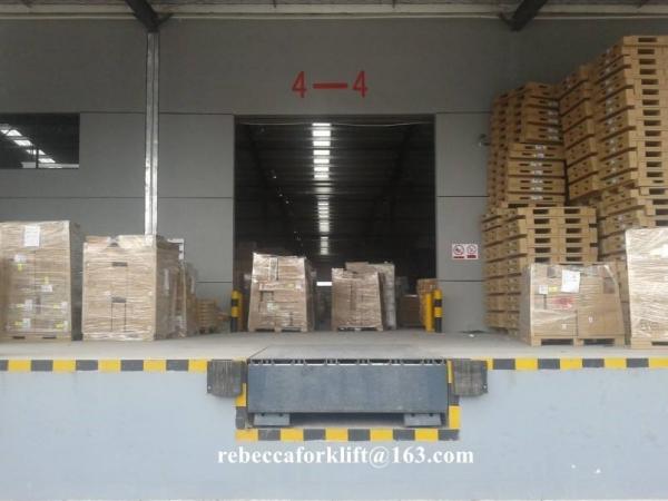 Warehouse loading bridge 8 ton stationary yard dock leveler in china