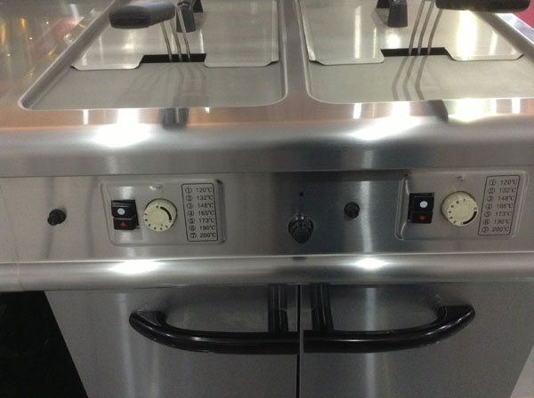 Zinc Alloy Knob Cooking Lines , Restaurant Gas Deep Fryer Commercial 20L / Tank