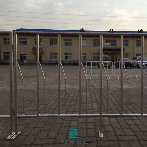 Galvanized Steel Wire Mesh Panels , Q235 Tube Cattle Feed Barriers
