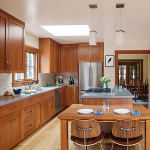 Quality Brown Shaker Solid Wood Kitchen Cabinet Assemble Wood Texture for sale