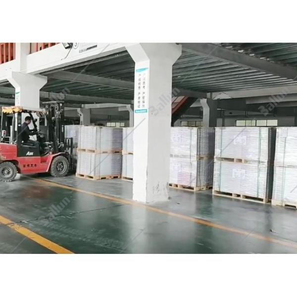 Anti-Slip PVC LVT Self-Adhesive Vinyl Flooring Plank ISO9001/CE Certified 2-7mm Thickness