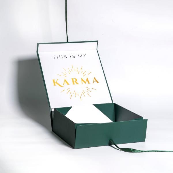 Luxury Gift Packaging Boxes with 157gsm Art Paper 1200 gsm Paperboard Paper