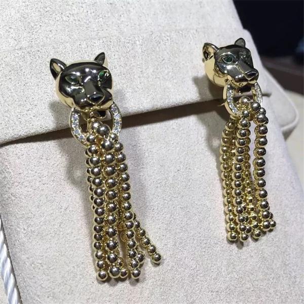 C earrings, 18K gold, inlaid with 34 round bright cut diamonds, Shafrey garnet leopard eyes, Onyx factory in China