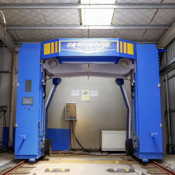 New Design Touch Free Double Arm Car Wash System Automatically with Tires Washing Machine and Chassis Washing System