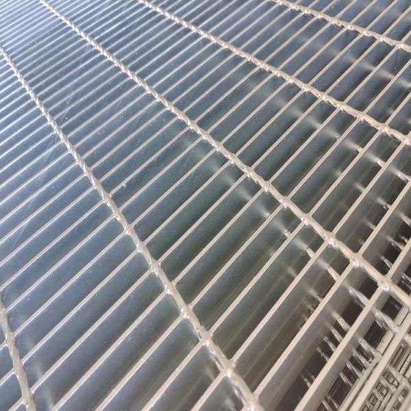 403/30/100 Galvanized Steel Rod Grating On Industrial Machinery Platforms