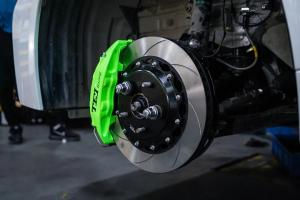 Quality Big Brake Kit 4 Piston E-brake Caliper 355x28mm Disc 6 Piston Caliper For Camry 2017-2019 18 Wheel for sale