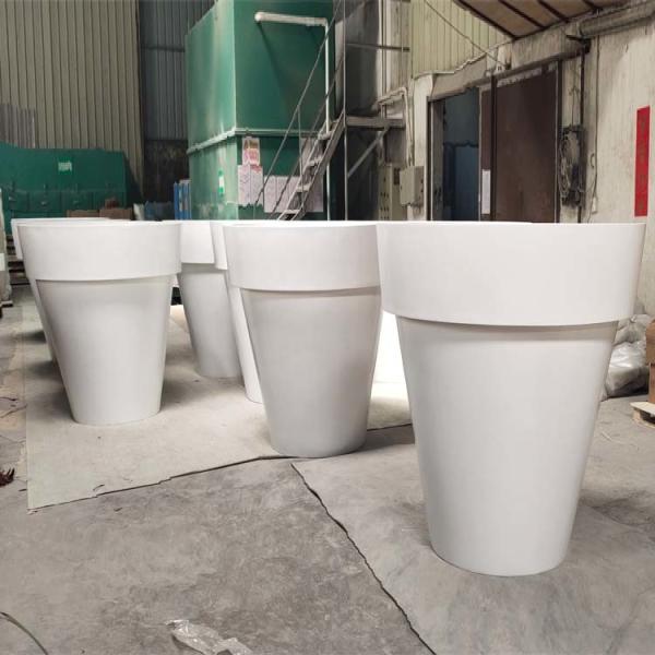 Unique Modern Fiberglass Flower Pots Glossy Finished For Indoor Outdoor Decor