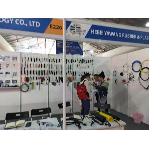 100 C 70h Compression rate Anti Fire Neoprene Sponge Rubber Cord for High Compression