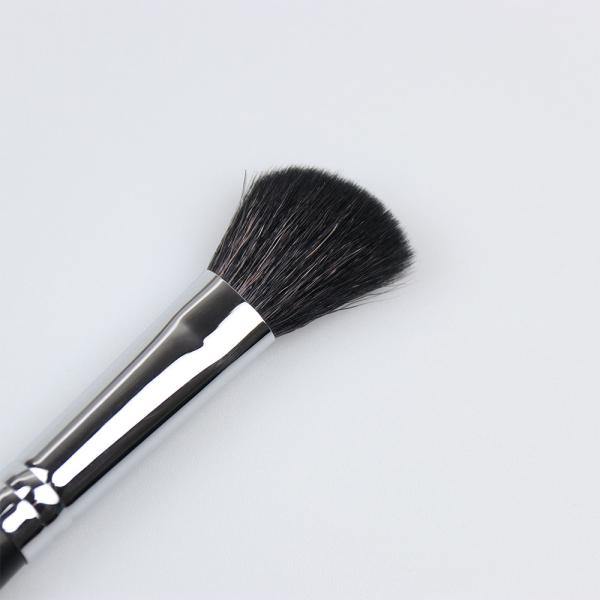 Classic Single Contour And Blush Brush Wooden Handle Cruelty Free