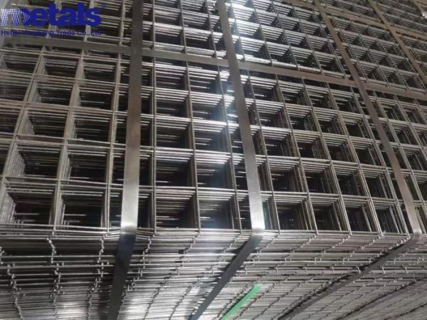 Buy 2x2 8 X 4 Welded Wire Mesh Rolls Galvanised Reinforcing Concrete Rebar Panel at wholesale prices