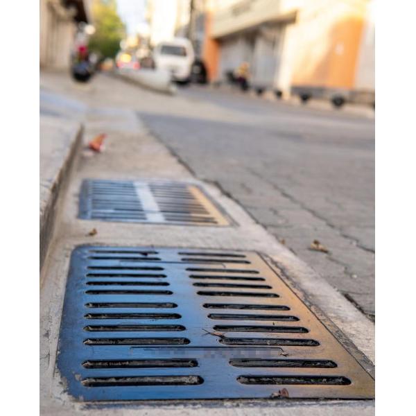 Lightweight SMC Manhole Cover with UV Resistant and Corrosion Proof Properties for Infrastructure