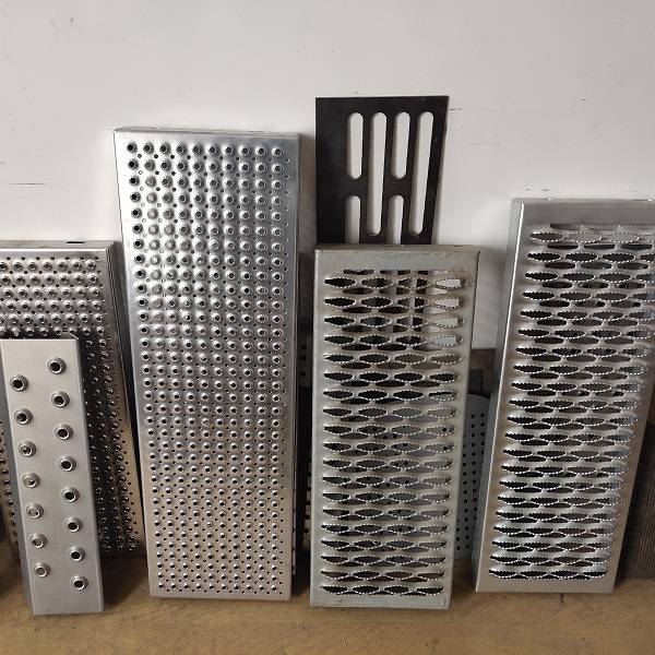 5 Diamonds Walkway Channel Grip Strut Grating Perforate Metal Plank Grating Antirust