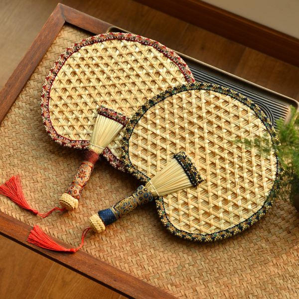 Y-Z Vintage Boho Hand Fans Natural Old Raffia Rustic Palm Leaf Tropical Bamboo Material for Summer Wedding Direct China