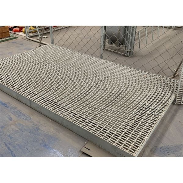 Galvanised Steel Pig Mesh Flooring / Farrowing Crate Flooring For Pig Breeding House
