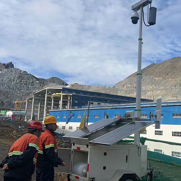 Solar Powered Trailer Mounted Light Tower Mobile LED Tower With Monocrystalline Panel