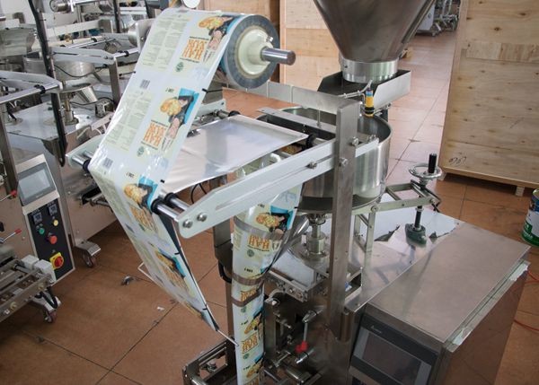 High accuracy Automatic potato chips/candy/green pean/cashew nut/peanuts Vertical Packing Machine TCLB-160A(Hot sale)