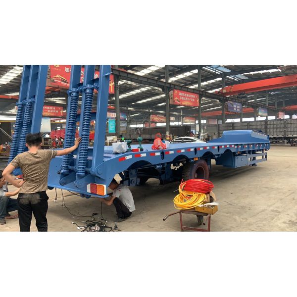Hydraulic Ladder 4 Axle Lowboy Trailer with 80 Ton 100 Ton Capacity and Durable Design