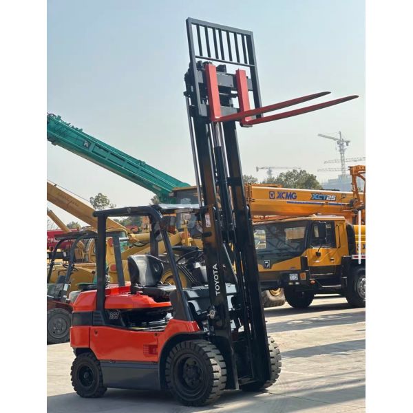 Forklift operator cabin controls