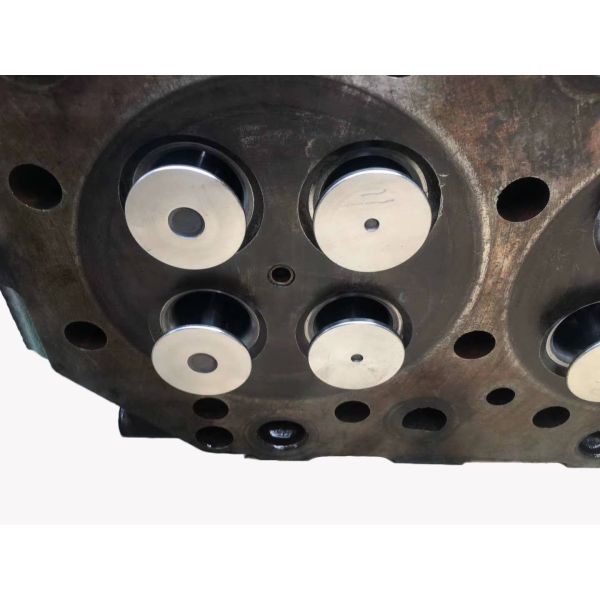 VOLVO D12D Cylinder Head Assembly