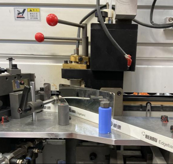 380V 60Hz Automatic Edge Banding machine HD690JP For Aluminium Honeycomb Panel