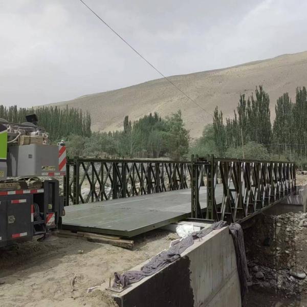 Highly Durable Steel Foot Bridge Withstand Harsh Weather Conditions Weather Resistance