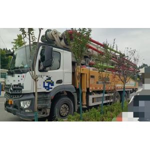 China Used XCMG 52m Concrete Pump Truck with Mercedes-Benz Chassis on sale