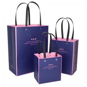 Quality Recyclable Gorgeous Birthday Gift Paper Bag Promotional In Various Colors for sale
