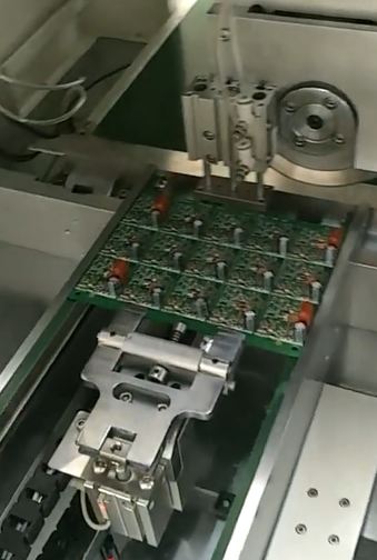 High Accuracy Automatic PCB Depaneling Machine Working Air Pressure 0.5-0.8MPA