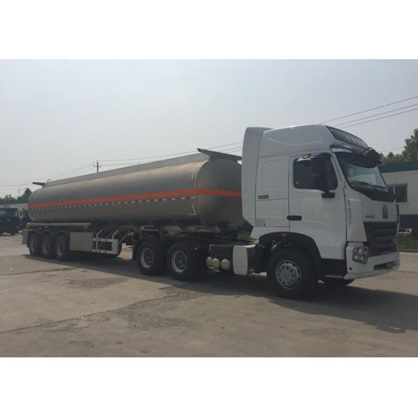 Large Capacity Diesel Semi Trailer Fuel Tanker Truck Tri - Axle 50 - 80 Tons
