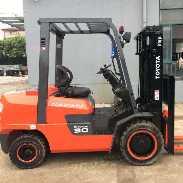 Used TCM 3-ton diesel forklift side view