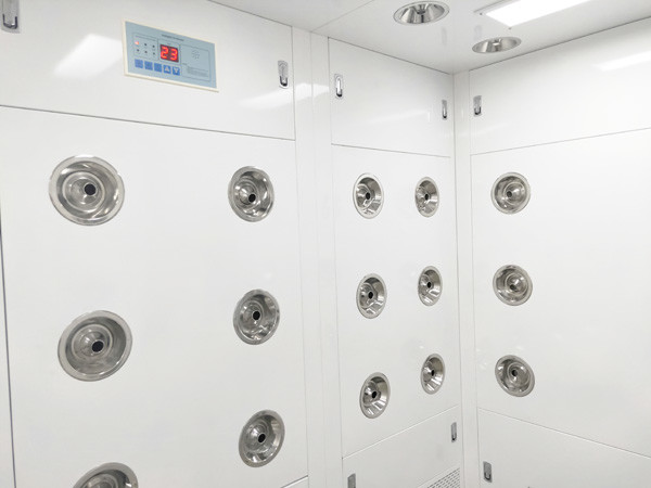 L Type Corner Air Shower With Aluminum Swing Doors For 5-6 Persons Class 1000 Clean Room In Indonesia