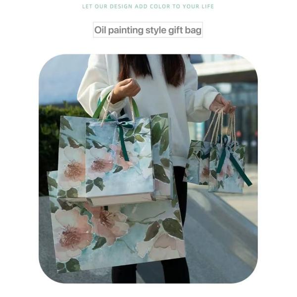 Logo Printed Cosmetic 230gsm Present Paper Bags Twisted Rope Handle Paper Bags