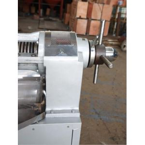 Compact Edible Oil Extraction Machine Space Saving With Protective Cover