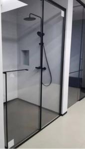 Quality Tempered Glass Bathroom Shower Room Wet Room Shower Screen Polished for sale