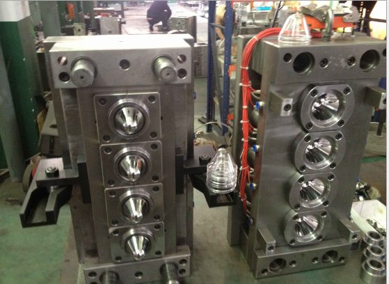 HJF240t PET injection molding machine make 28mm diameter of PET preform mold with good price