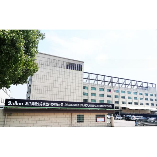 Anti-Slip PVC LVT Self-Adhesive Vinyl Flooring Plank ISO9001/CE Certified 2-7mm Thickness