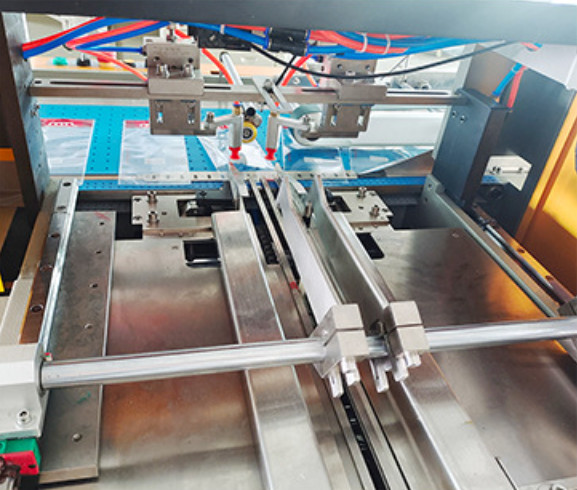 3.5kw Automatic Packing Machinery For Phone Shell Back Sealing Packaging Machine